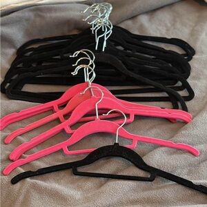 5/$25!! - (20) Slim Black and Pink Velvet Hangers